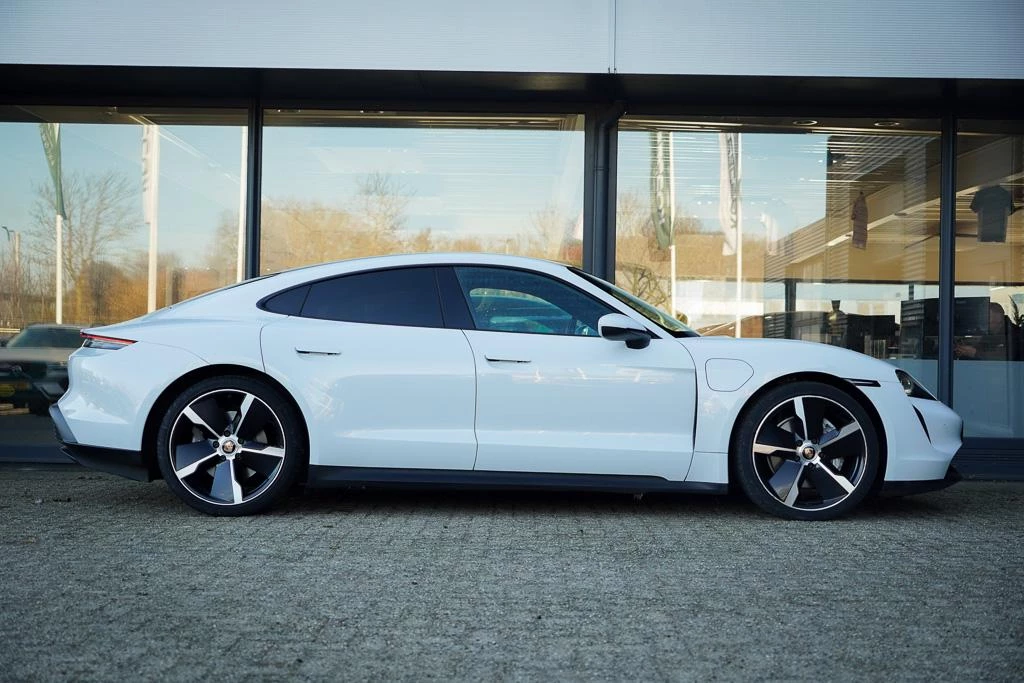 Hoofdafbeelding Porsche Taycan