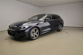 BMW 3 Serie Touring 330e | M-Sportpakket | LED | Leder | HUD | Schuifdak | Keyles go | Chrome line | Elektr. zetels | DAB | Hifi speakers | Alu 19 inch