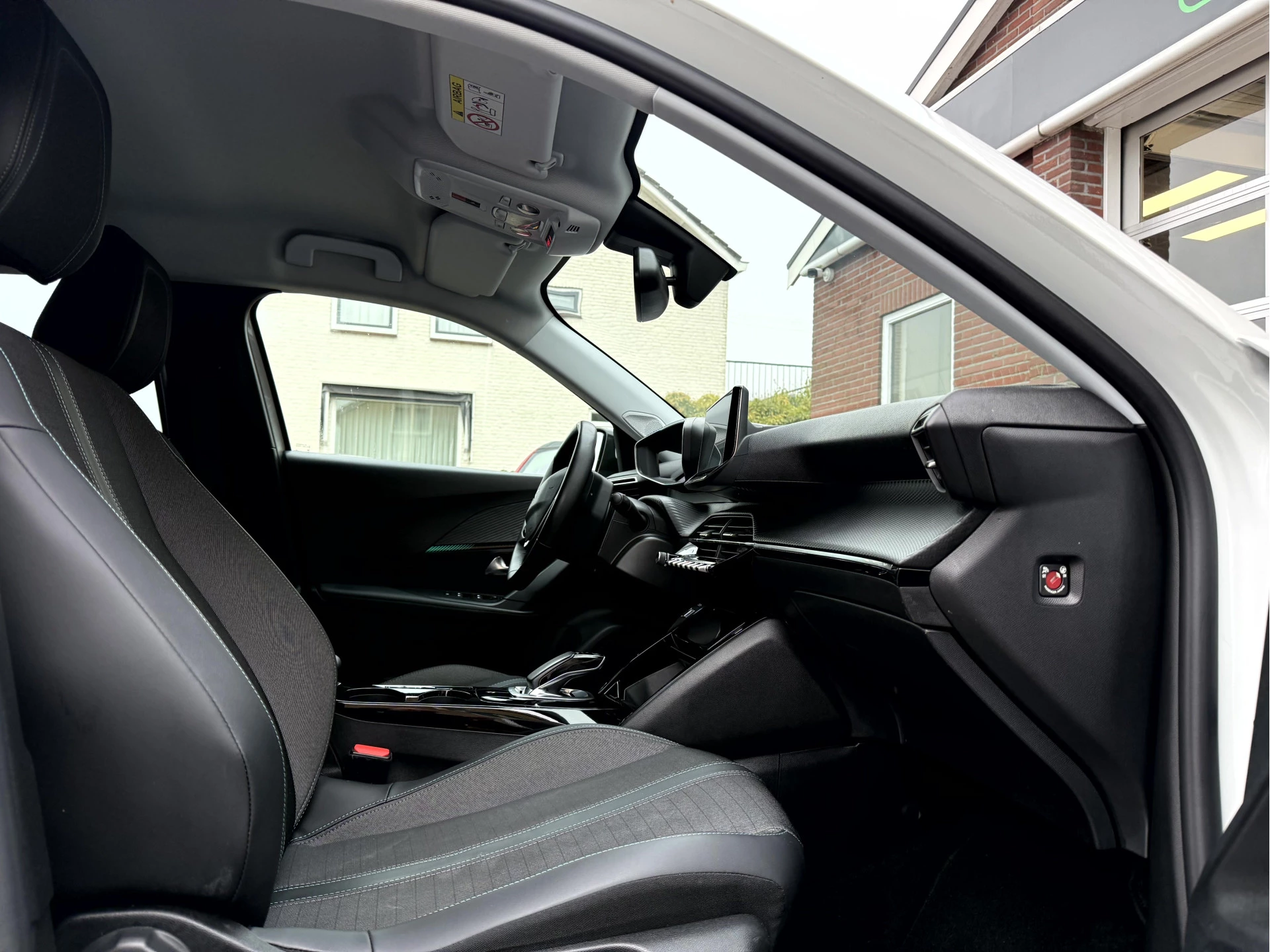 Hoofdafbeelding Peugeot e-2008