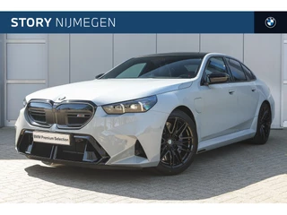 Hoofdafbeelding BMW M5 BMW M5 5 Serie Automaat / Panoramadak / Trekhaak / M Multifunctionele Stoelen / Bowers & Wilkins / Parking Assistant Professional / Stuurverwarming