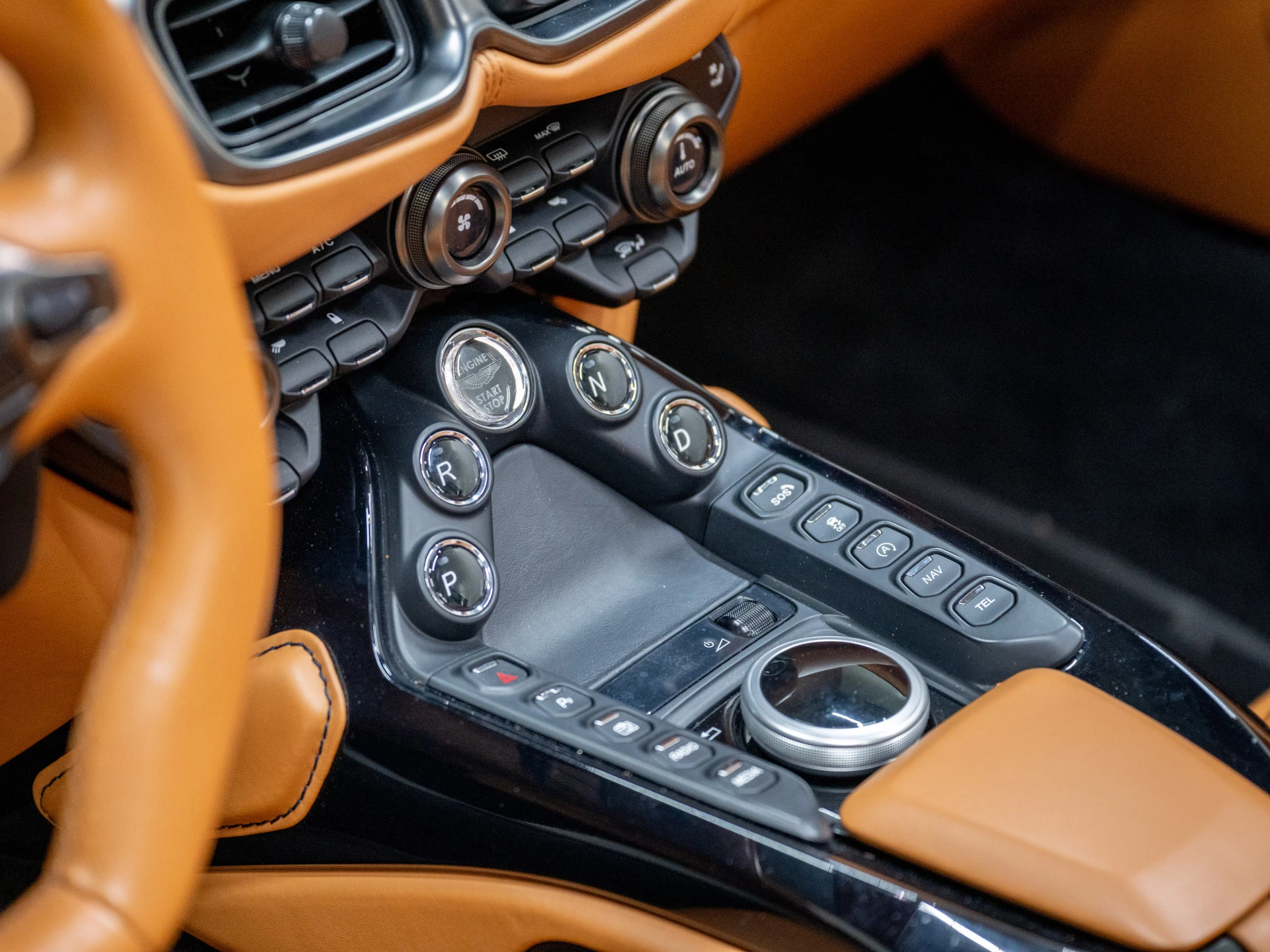 Hoofdafbeelding Aston Martin V8 Vantage