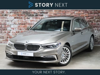 Hoofdafbeelding BMW 5 Serie BMW 5 Serie Sedan 530i High Executive Luxury Line Automaat / Soft Close / Driving Assistant Plus / Schuif-/kanteldak / Harman Kardon / Napaleder / Head-up Display / Navigatie Professional / Parking Assistant / Stoelverwarming / Comfort Stoelen / Rondom Camera