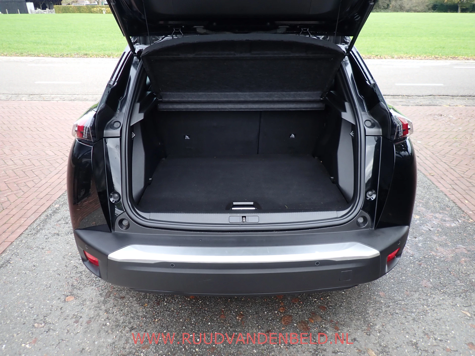 Hoofdafbeelding Peugeot e-2008