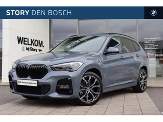 BMW X1 xDrive25e High Executive M Sport Automaat / Trekhaak / Panoramadak / Sportstoelen / Comfort Access / Achteruitrijcamera / Adaptieve LED / Head-Up / Active Cruise Control