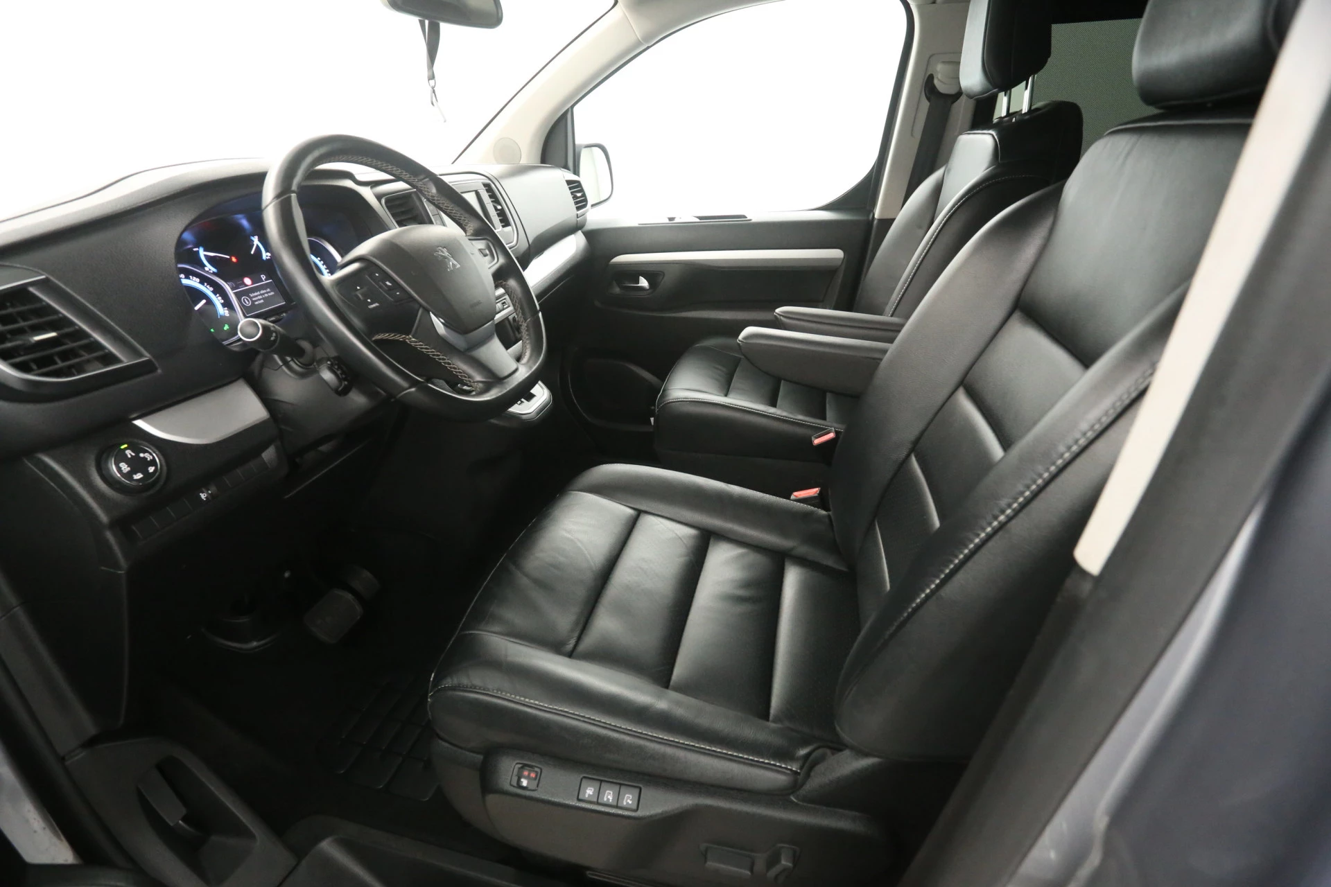 Hoofdafbeelding Peugeot e-Traveller