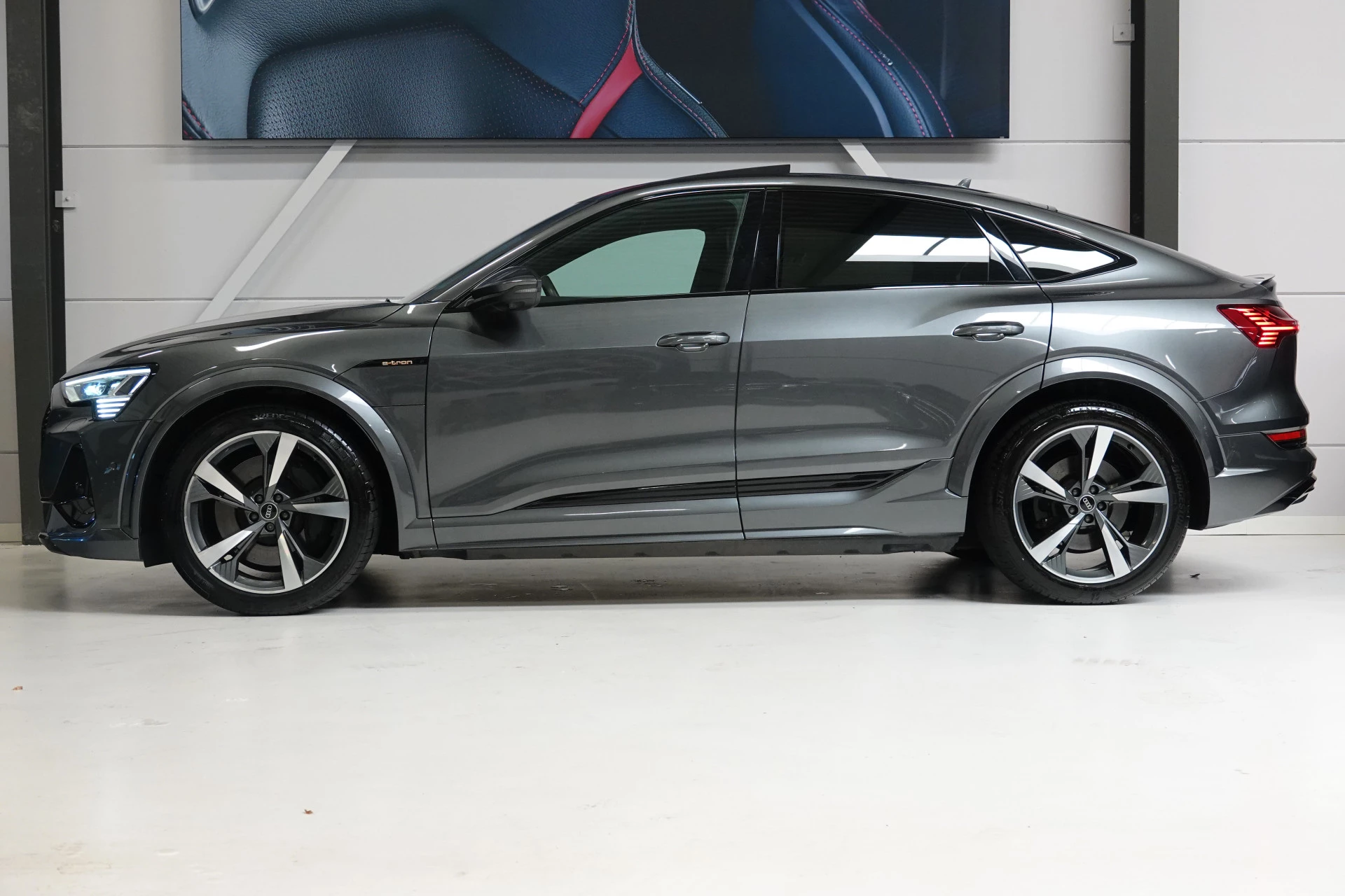 Hoofdafbeelding Audi e-tron