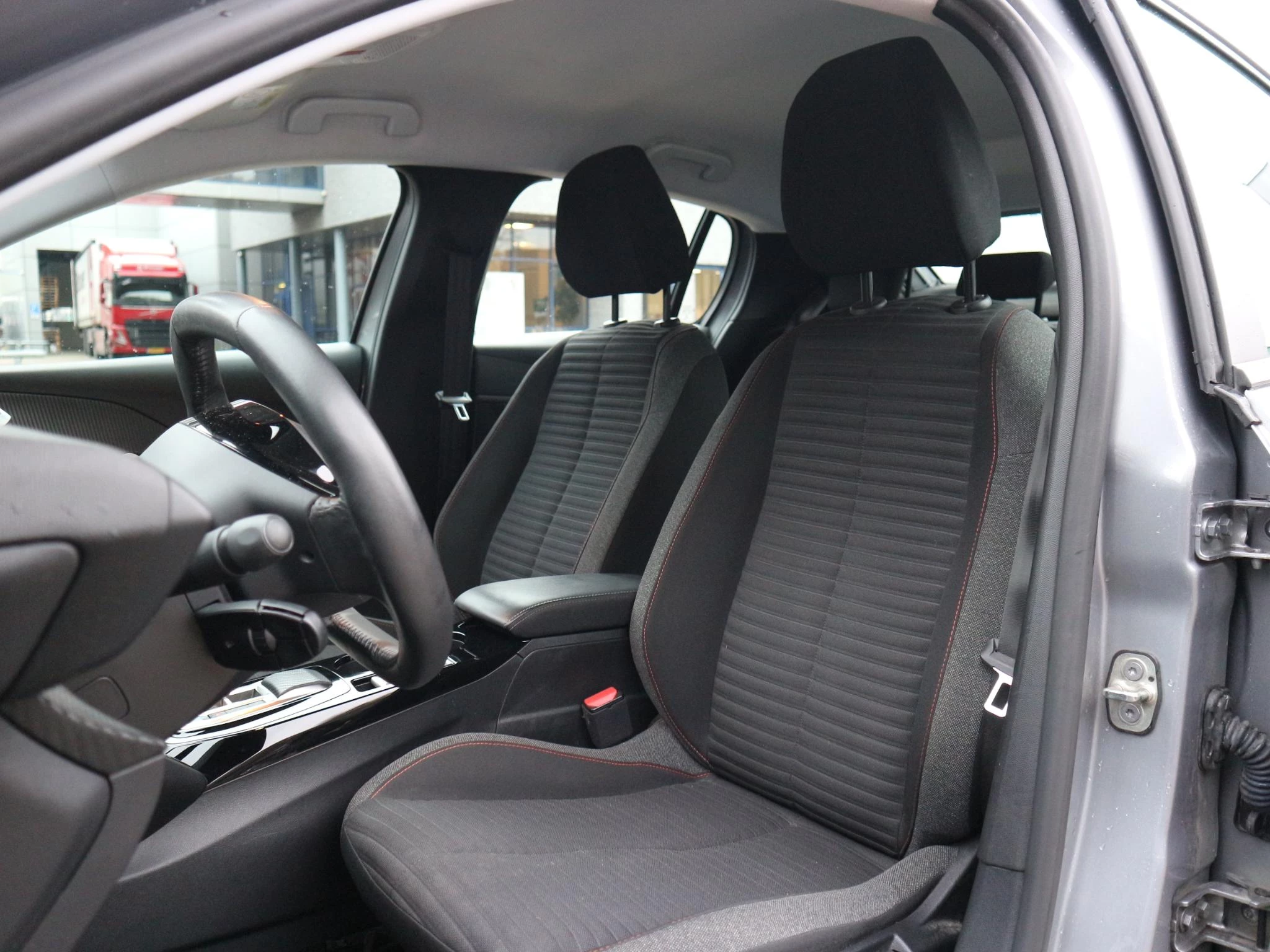 Hoofdafbeelding Peugeot e-208