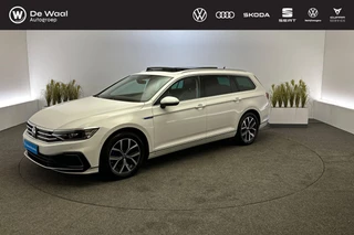 Hoofdafbeelding Volkswagen Passat Volkswagen Passat Variant GTE 1.4 TSI 218pk DSG PHEV Business | Panoramadak, Park Assist, Trekhaak Zwenkbaar |