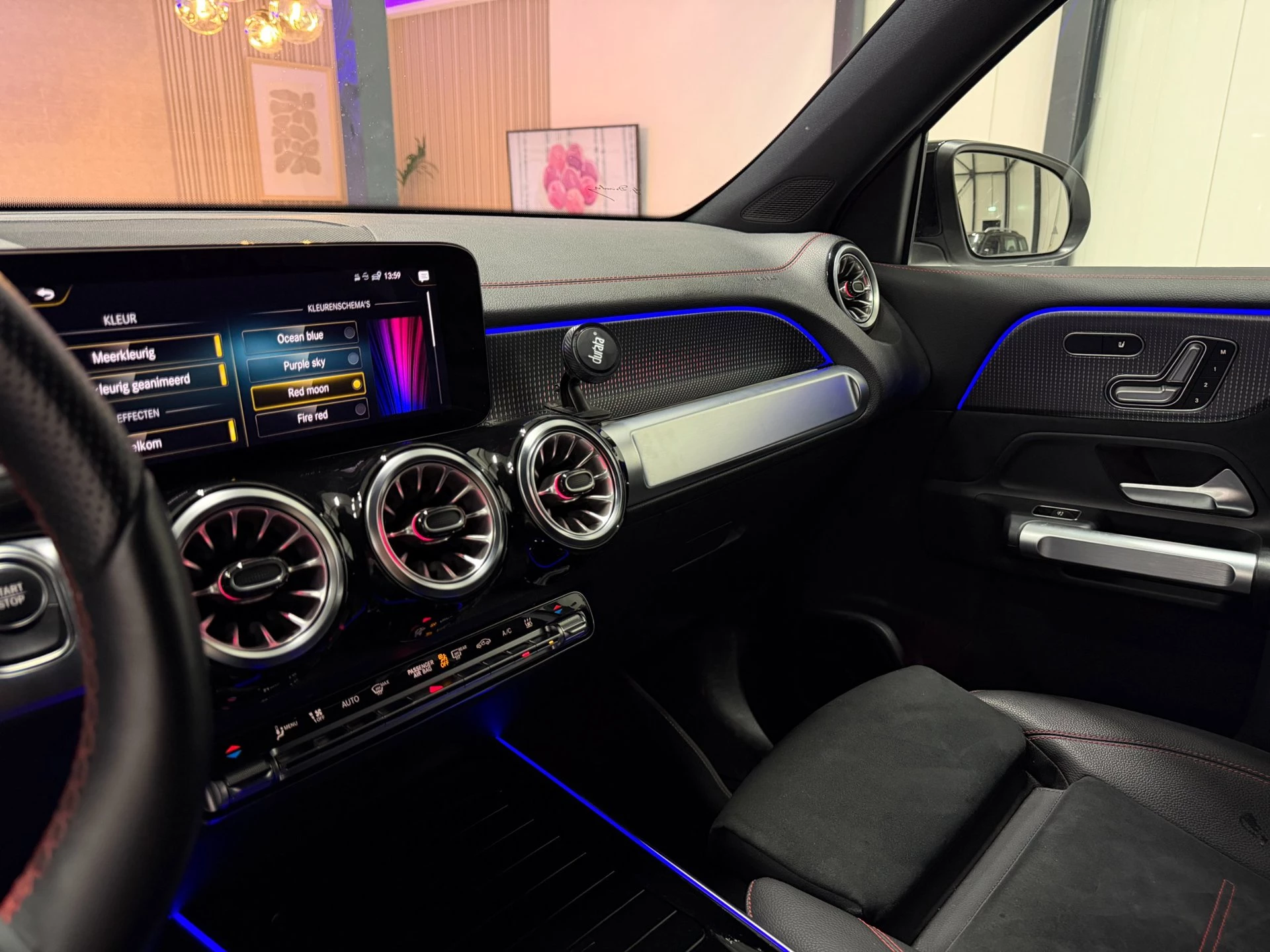 Hoofdafbeelding Mercedes-Benz EQB