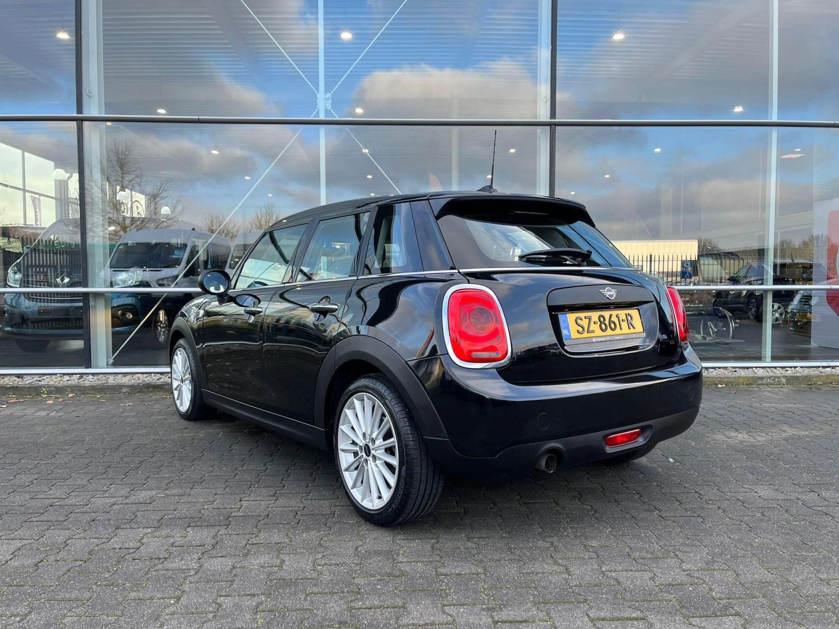 Hoofdafbeelding MINI One