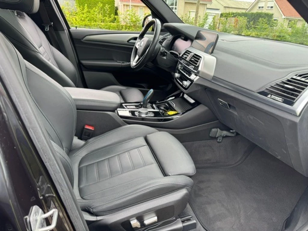 Hoofdafbeelding BMW iX3