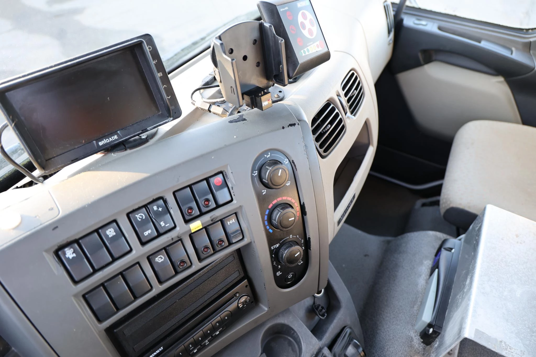 Hoofdafbeelding Renault MIDLUM