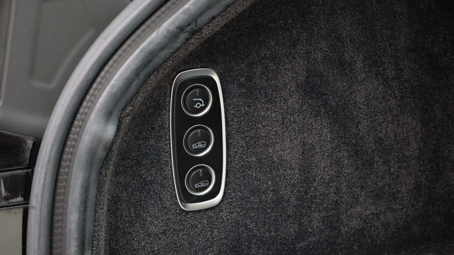 Hoofdafbeelding Aston Martin DBX