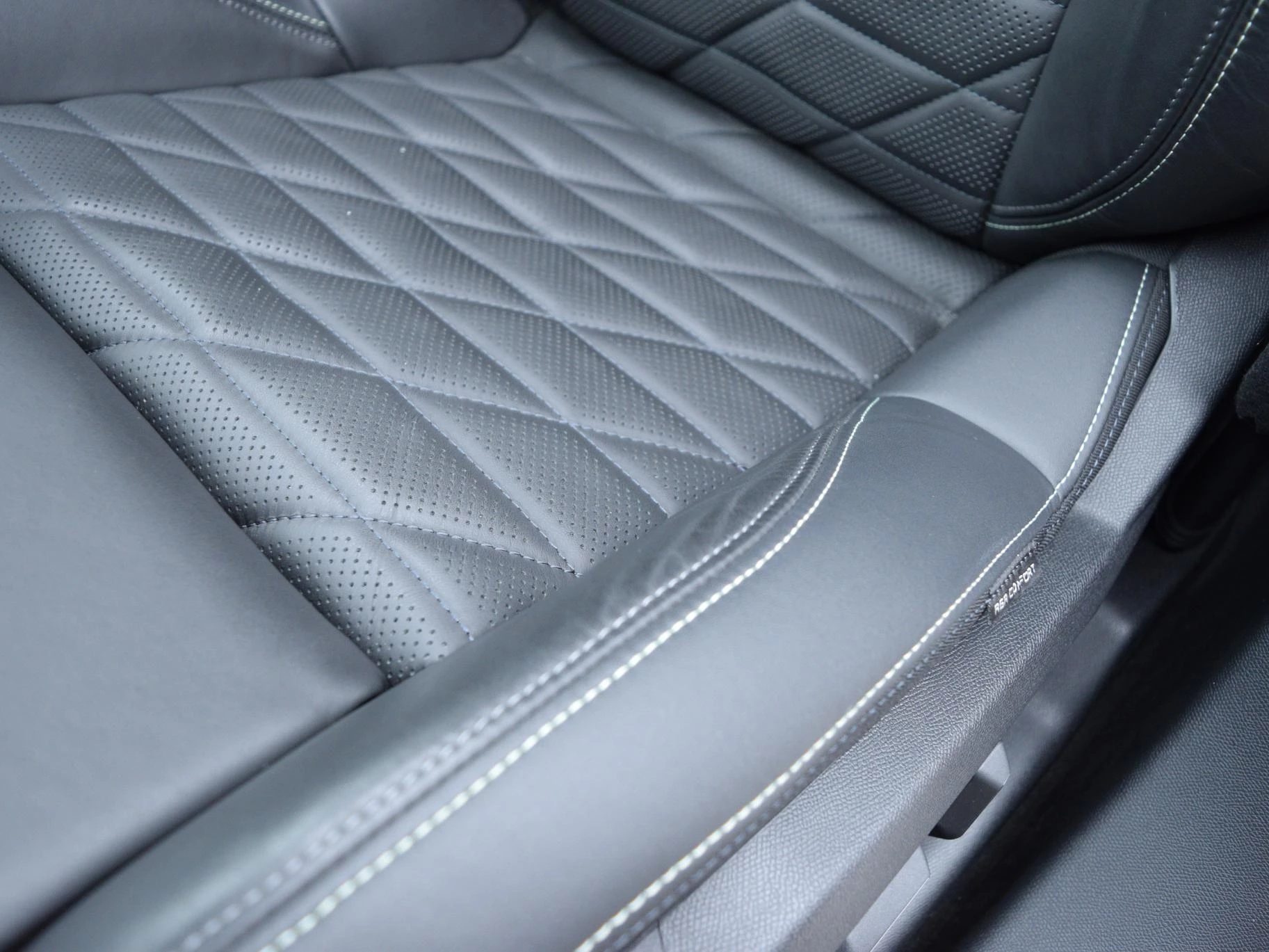 Hoofdafbeelding Peugeot e-3008