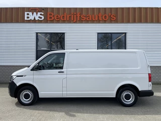 Hoofdafbeelding Volkswagen Transporter Volkswagen Transporter T6.1 / 2.0 TDI 110pk L2H1 28 Comfortline / vaste prijs rijklaar € 17.950 ex btw / lease vanaf € 302 / airco / achteruit rijcamera / dichte achterdeuren / pdc voor en achter !
