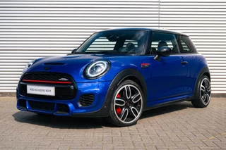MINI 3-deurs Hatchback JCW Chili Automaat / Panoramadak / JCW Sportstoelen  Active Cruise Control / Achteruitrijcamera / Head-Up / LED / Park Assistant