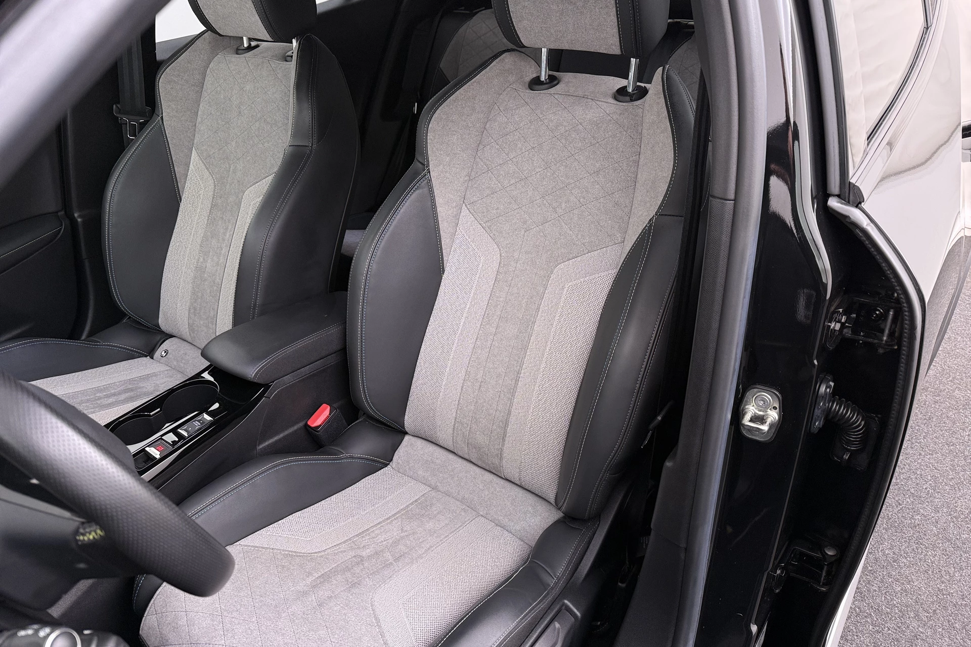 Hoofdafbeelding Peugeot e-2008