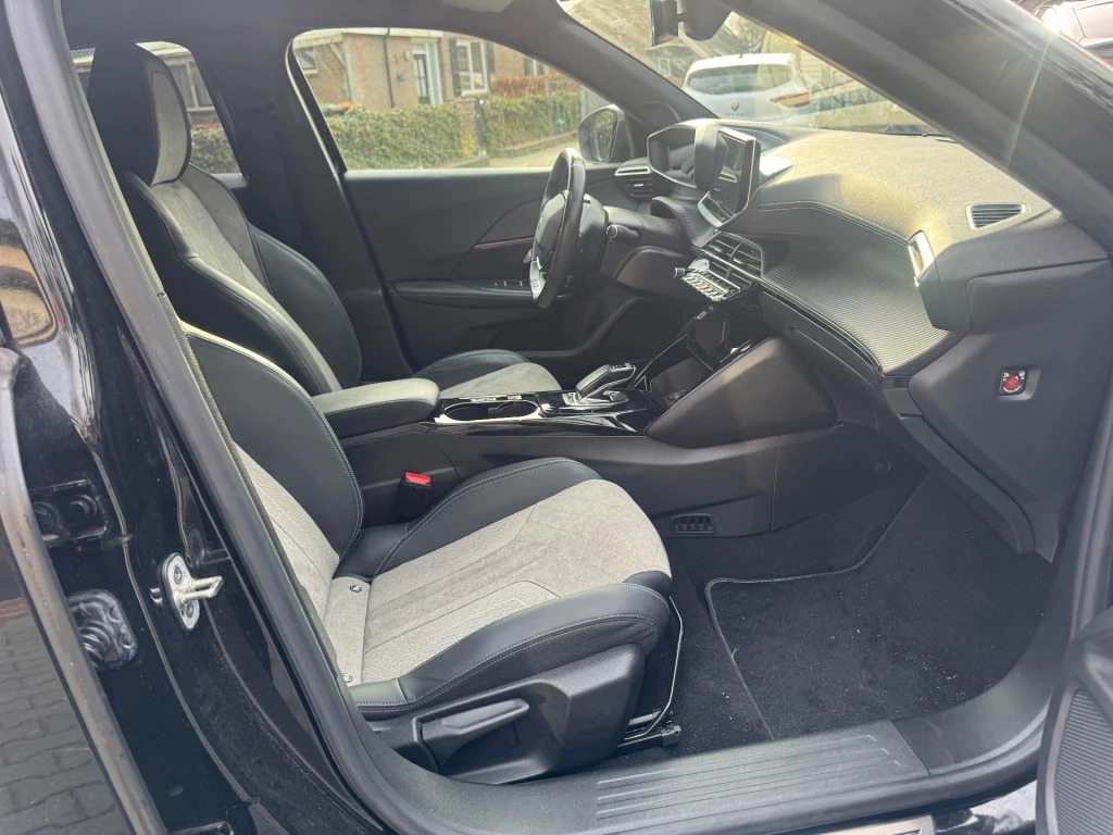 Hoofdafbeelding Peugeot e-2008