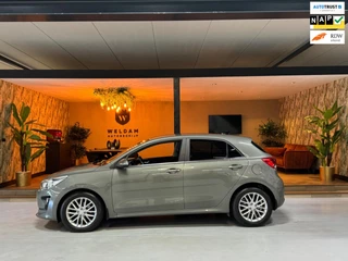 Hoofdafbeelding Kia Rio Kia Rio 1.0 T-GDi MHEV DynamicPlusLine 7JR Fabrieksgarantie Camera CarPlay StuurVW StoelVW Lane Blindspot ACC Clima Navi Rijklaar