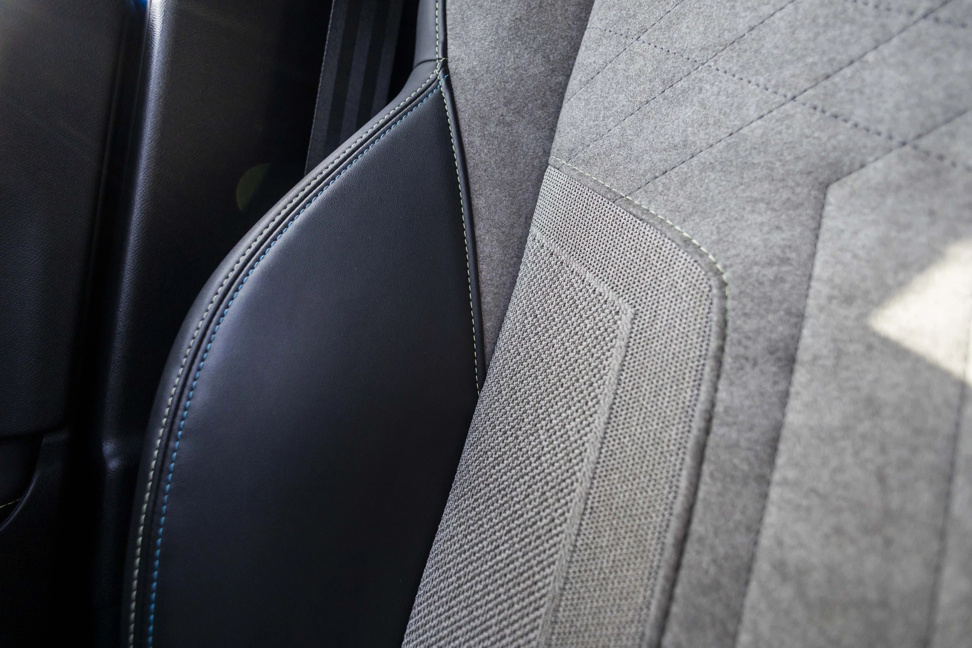 Hoofdafbeelding Peugeot e-2008