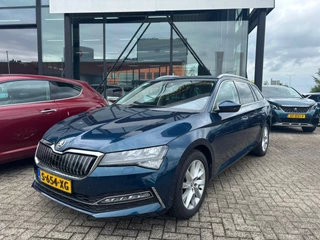 Škoda Superb Combi BWJ 2023 1.4 TSI iV 157 PK Business Edition Plus TREKHAAK / APPLE CARPLAY / ANDROID AUTO / NAVI / CLIMA / ADAPTIVE CRUISE / ELEKTRISCHE STOEL / STOELVERW. / STUURVERW. / HALF LEDER / DAB / CAMERA / KEYLESS / LMV / PDC