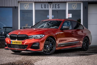 BMW 3-serie 320i M-Performance I Schuifdak I Leder I BTW I HuD I 19'' I Sfeerverlichting I Org.NL I Dealer-onderhouden I NAP