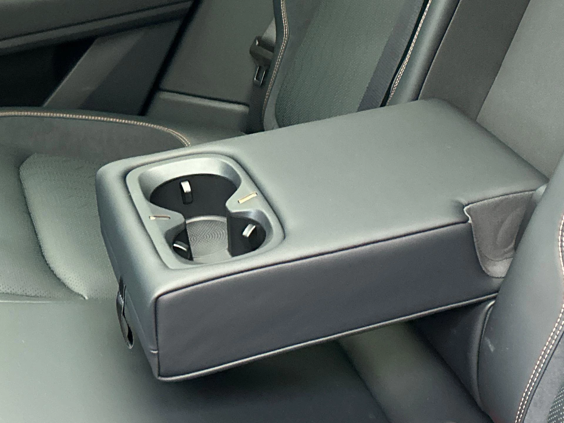 Hoofdafbeelding Lynk & Co 08