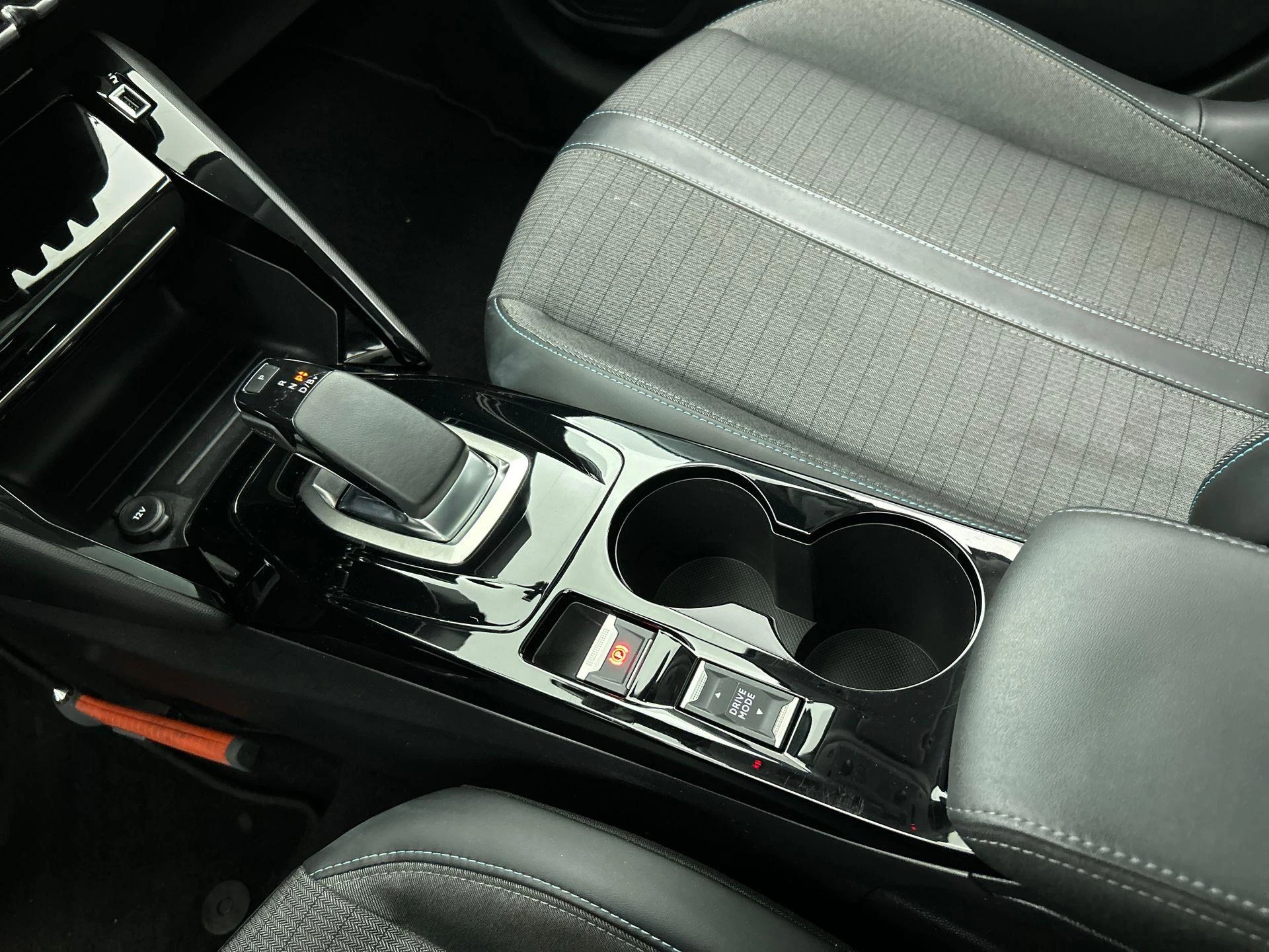 Hoofdafbeelding Peugeot e-208