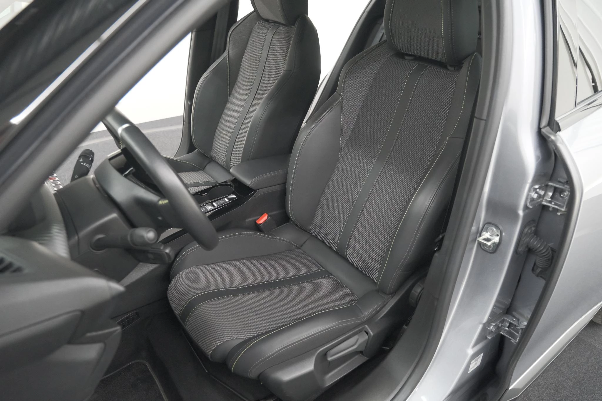 Hoofdafbeelding Peugeot e-2008