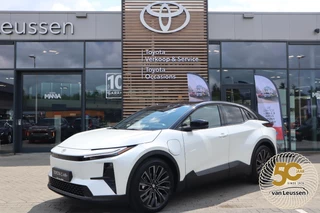 Hoofdafbeelding Toyota C-HR+ Toyota C-HR+ EXECUTIVE AWD 77KWH NIEUW&DIRECT LEVERBAAR! PANODAK BLIND-SPOT P-SENSOREN 360°CAMERA STOEL/STUURVERW. WARMTEPOMP EL-ACHTERKLEP