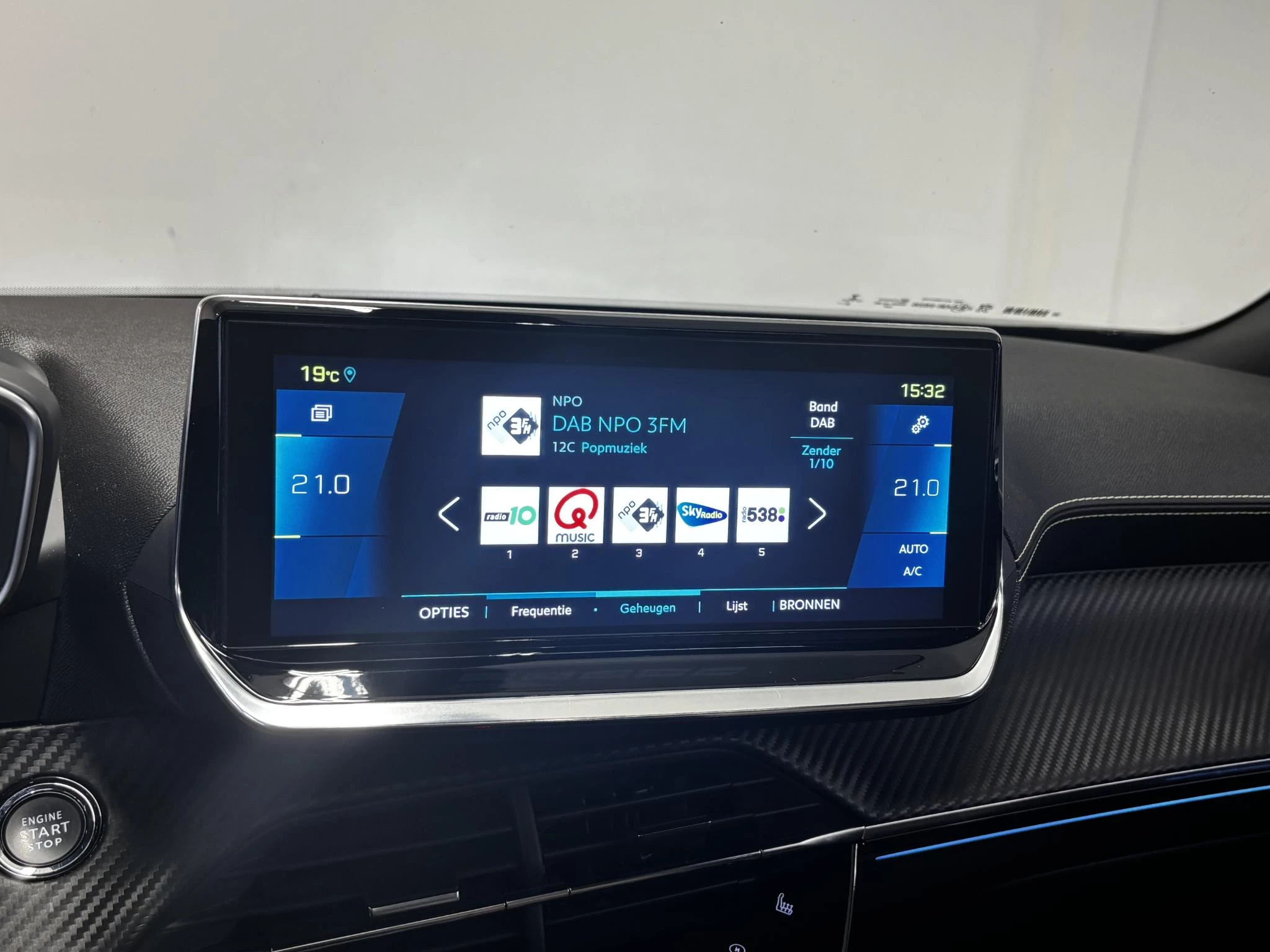 Hoofdafbeelding Peugeot e-2008