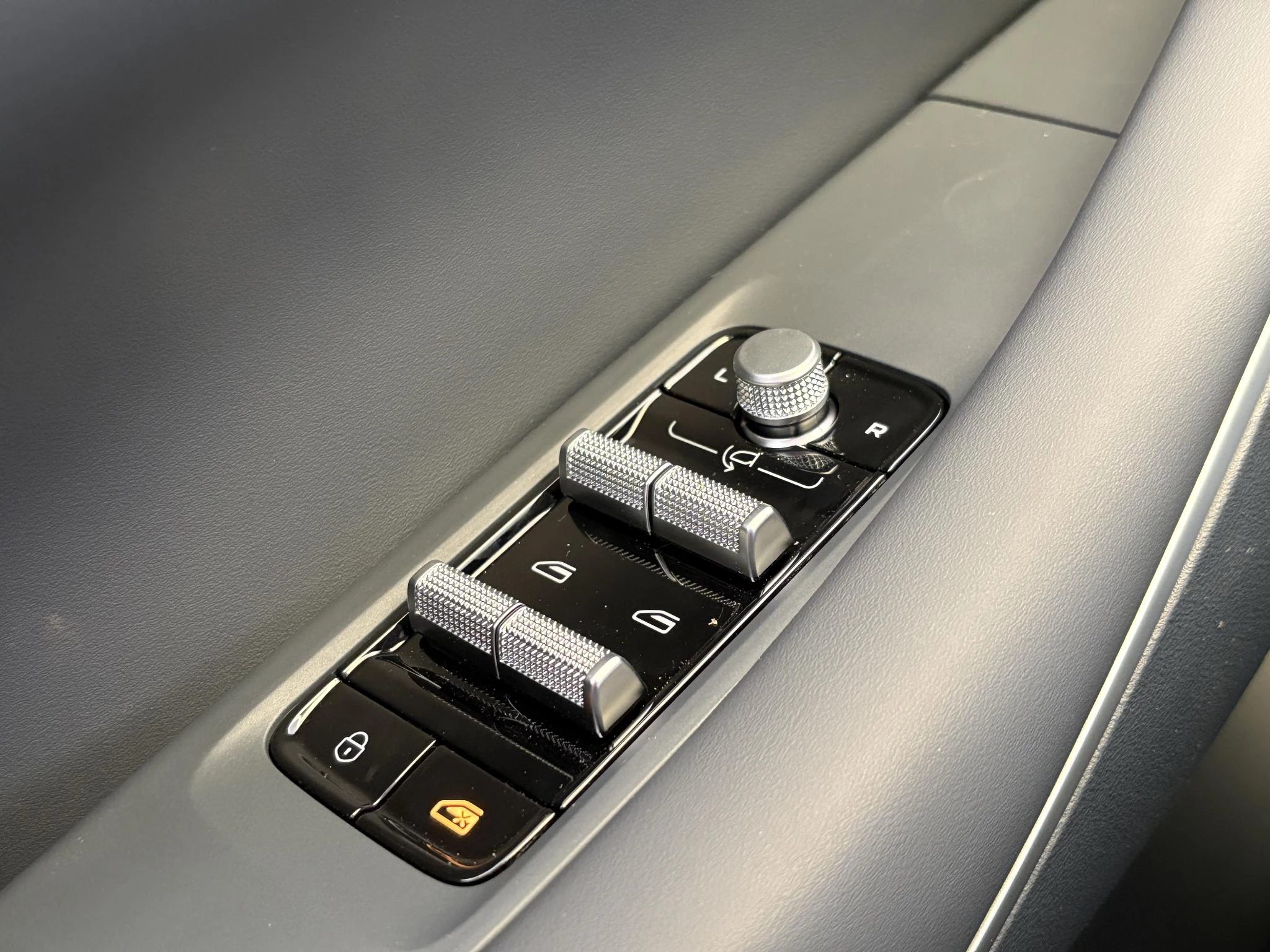 Hoofdafbeelding Geely E5