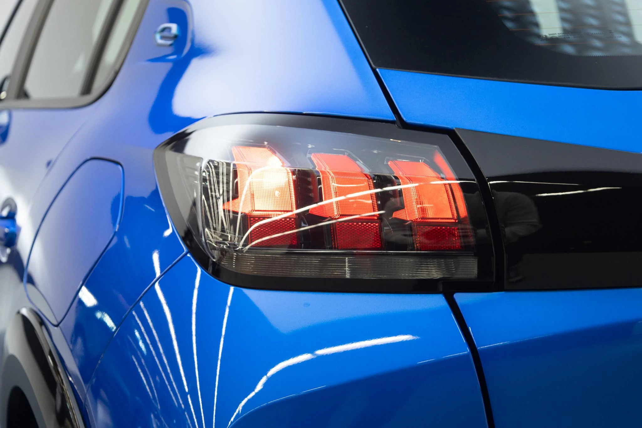 Hoofdafbeelding Peugeot e-208