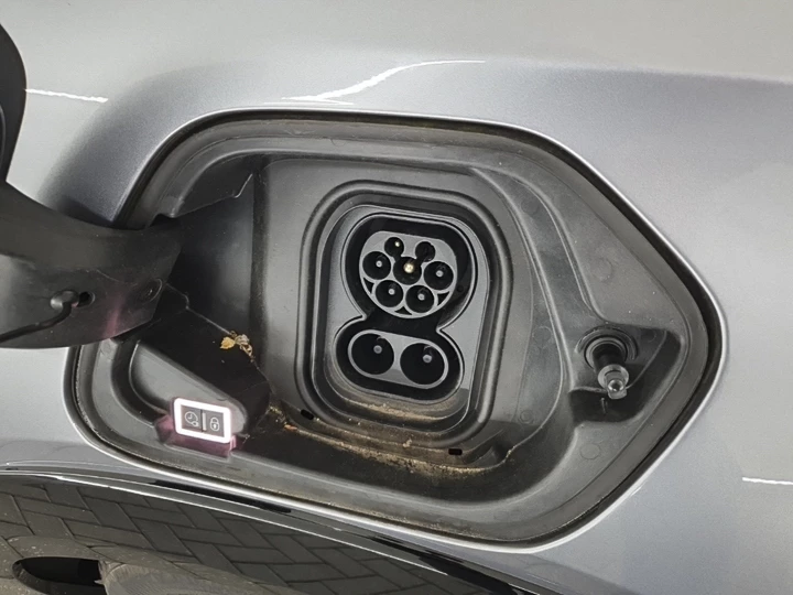 Hoofdafbeelding Peugeot e-208