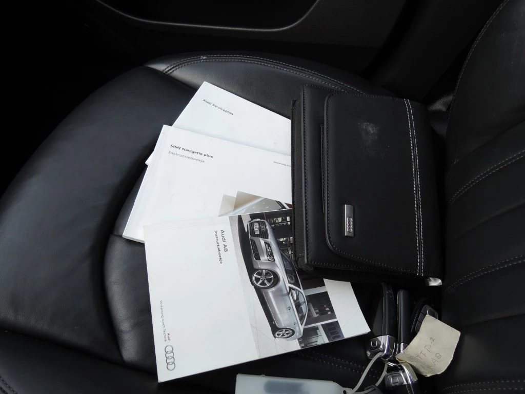 Hoofdafbeelding Audi A8