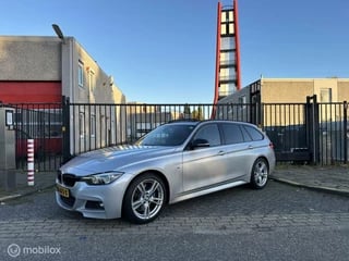 BMW 3-serie Touring 320i | Trekhaak | HUD | H&K | Cam | NAP | Pano BOM VOLL