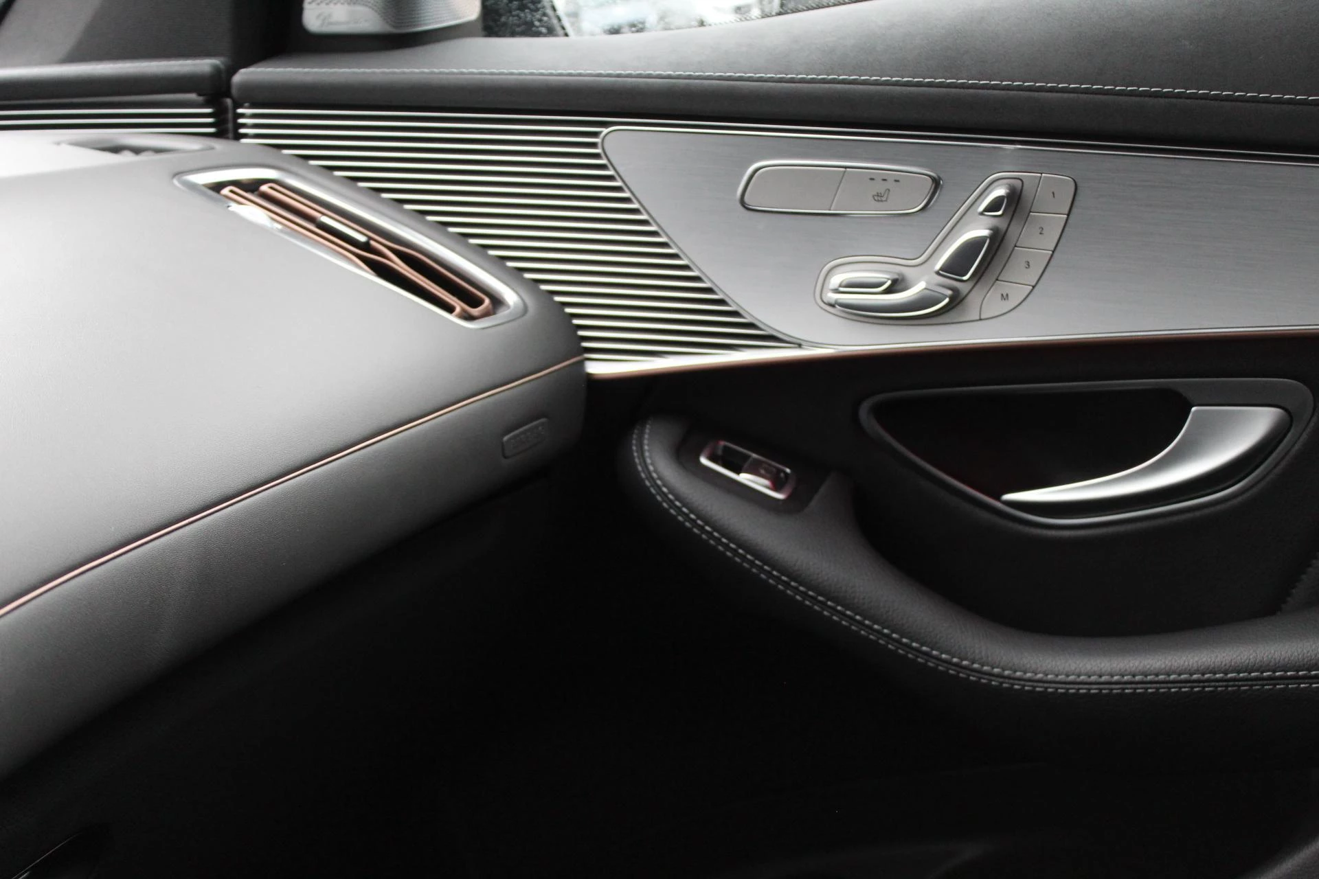 Hoofdafbeelding Mercedes-Benz EQC