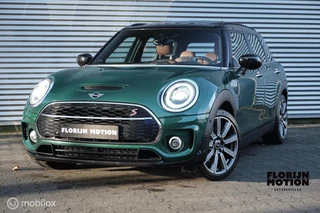 Mini Clubman 2.0 Cooper S | Britisch Racing Green | Chester Brown | HUD | Camera | Trekhaak | Pano | Harman Kardon |