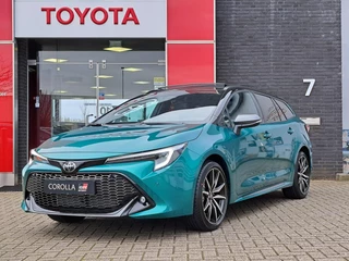 Hoofdafbeelding Toyota Corolla Touring Sports Toyota Corolla Touring Sports Hybrid 140 GR Sport BLIND SPOT PANO-/SCHUIFKANTELDAK JBL-AUDIO HEAD-UP PARK-SENSOREN ELEK-KLEP