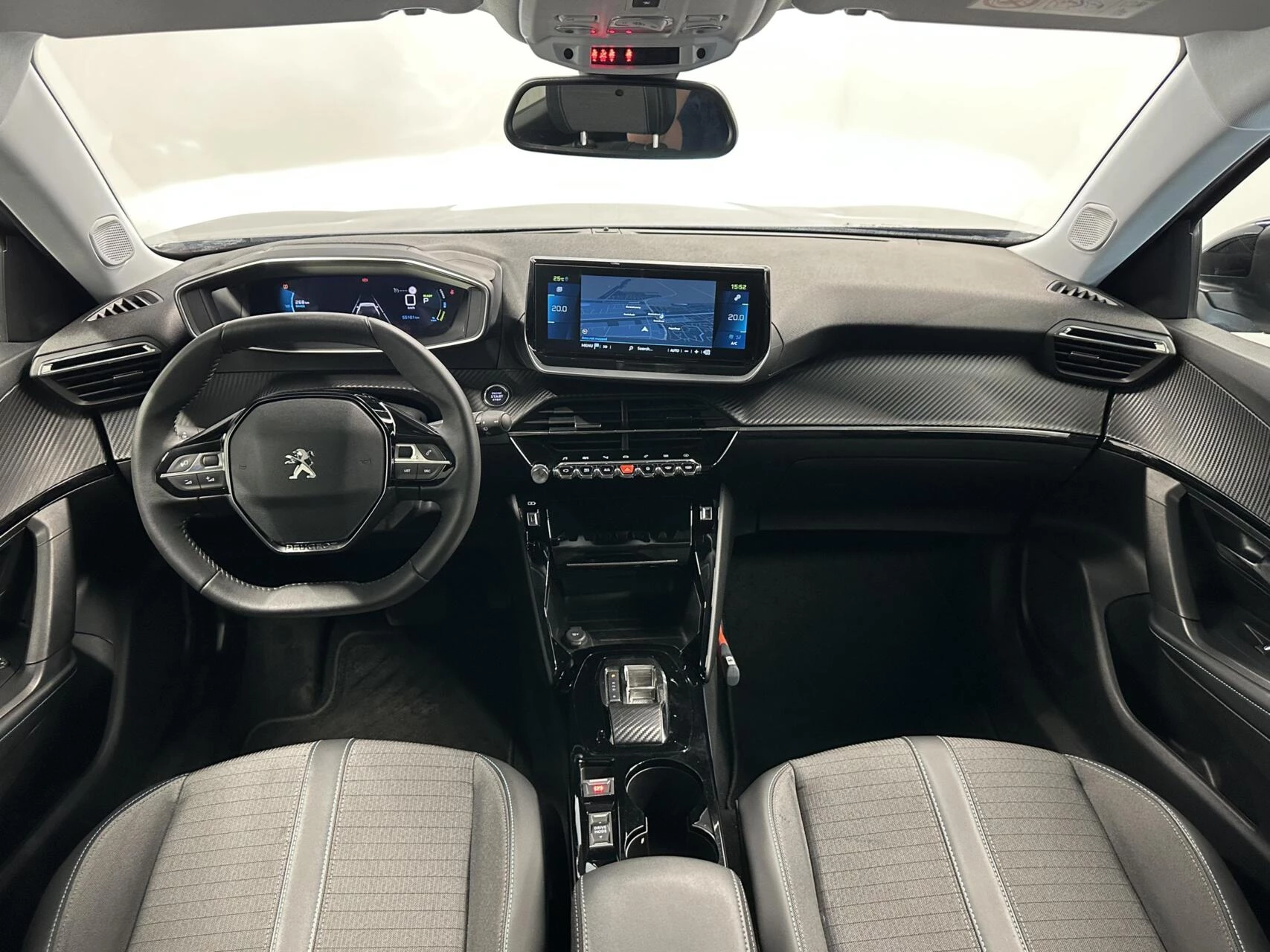 Hoofdafbeelding Peugeot e-2008
