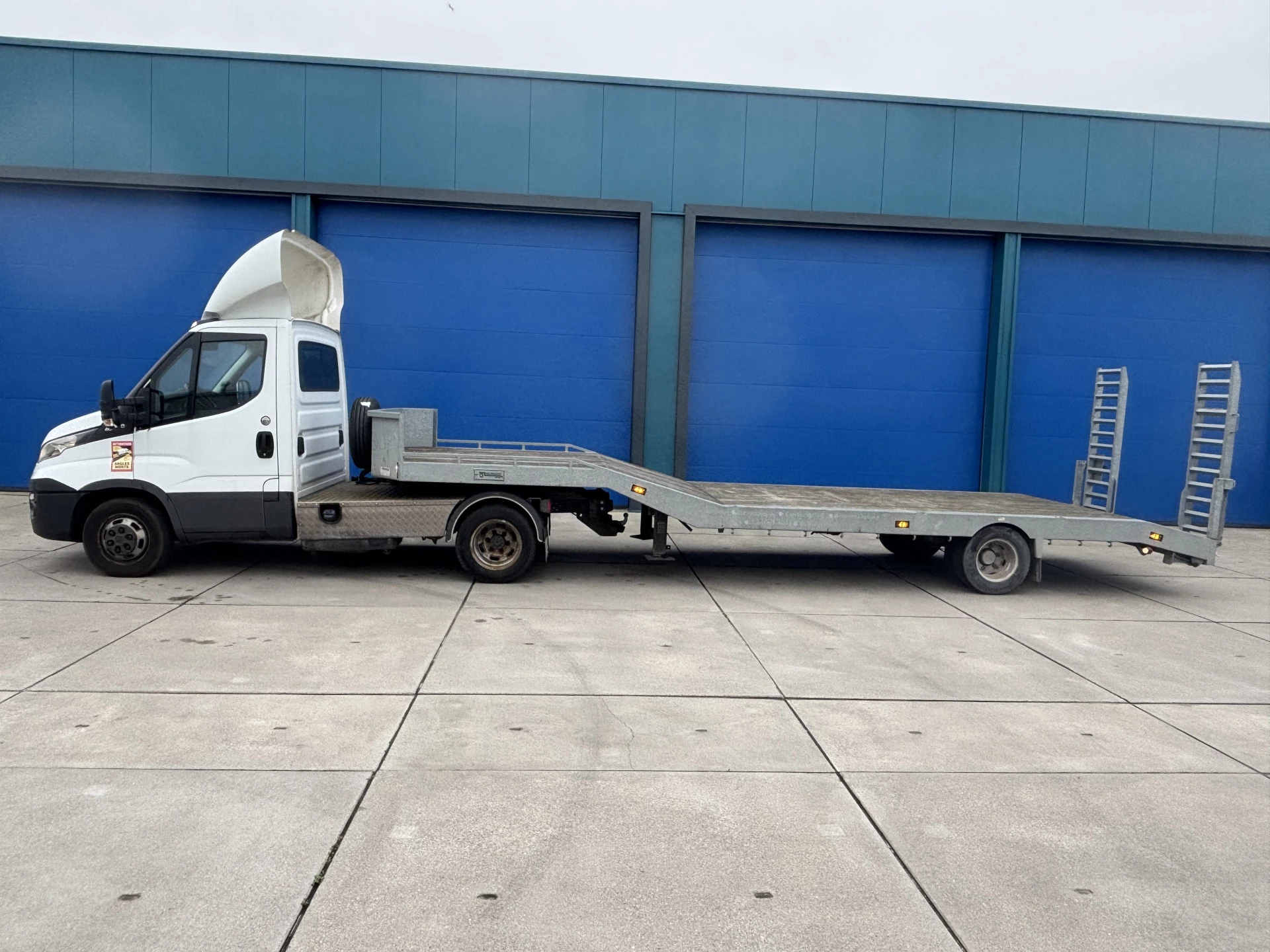 Hoofdafbeelding Iveco 40C18 3.0 180 PK Automaat Be Trekker + Veldhuizen P45-1 2019 Semi Dieplader