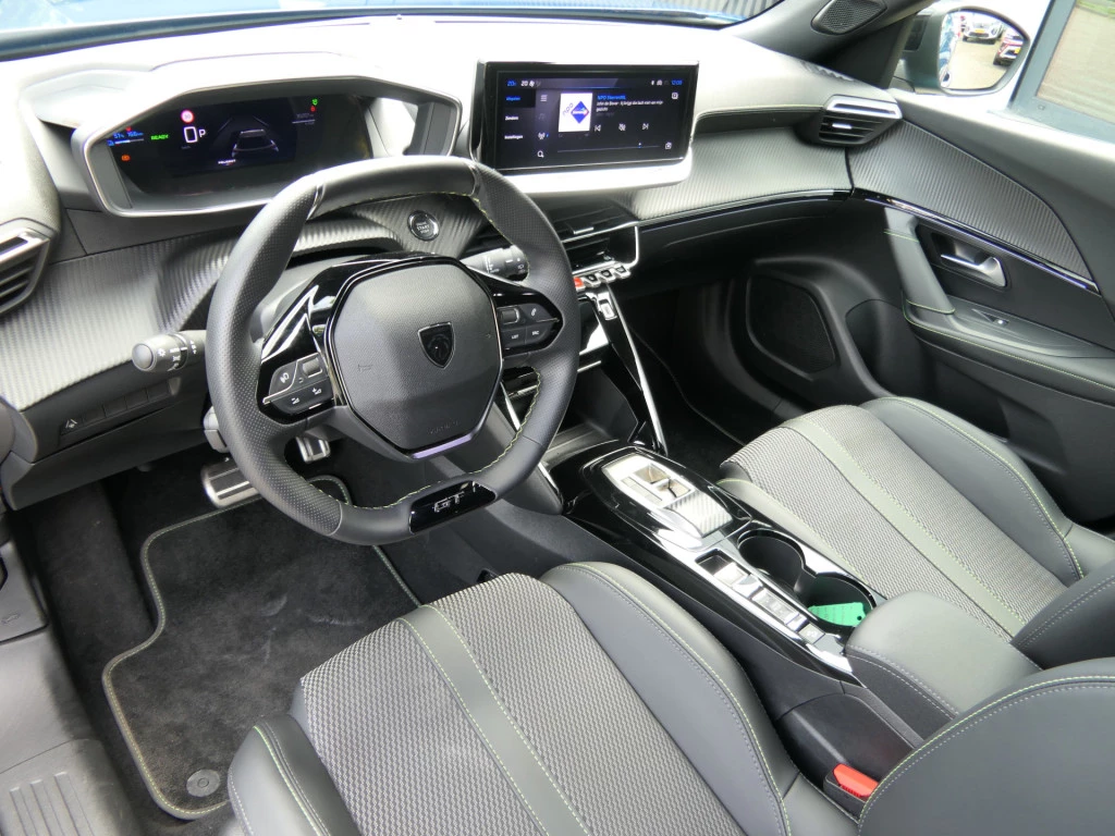 Hoofdafbeelding Peugeot e-2008