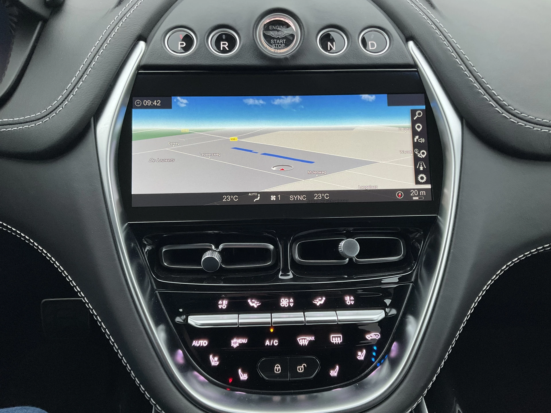 Hoofdafbeelding Aston Martin DBX