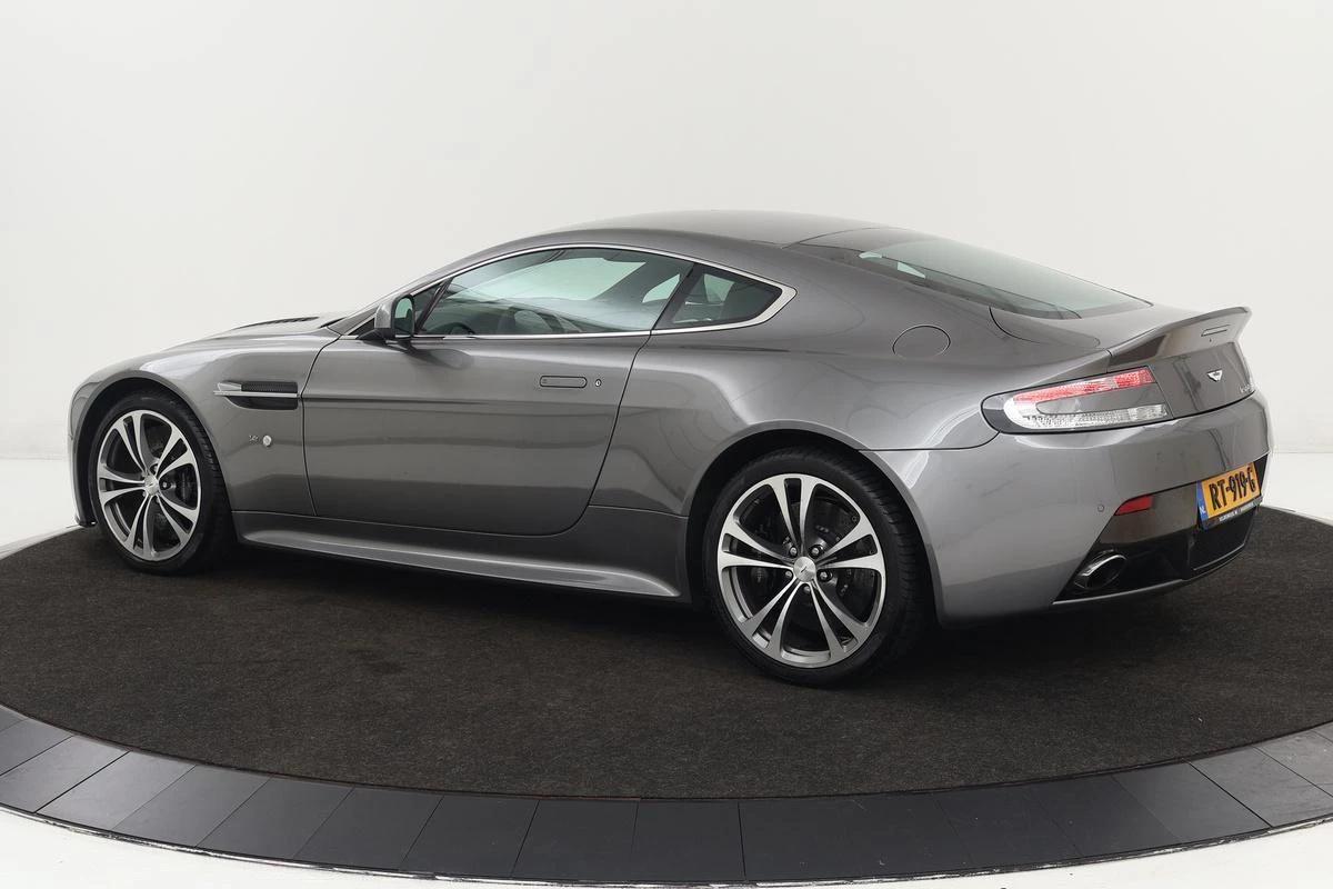 Hoofdafbeelding Aston Martin V12 Vantage