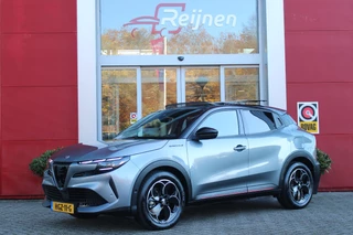 Alfa Romeo Junior ELETTRICA SPECIALE 156PK 54 kWh | WARMTEPOMP! | "SABELT" STOELEN MET LEDEREN/ALCANTARA BEKLEDING | PANORAMISCH SCHUIF/KANTEL DAK | BICOLOR DAK (ZWART DAK) | TECHNOLOGIE PAKKET (O.A. FULL LED ADAPTIVE MATRIX KOPLAMPEN/DODEHOEK DETECTIE/DRAADLOZE TELEFOONLADER/ACHTERUITRIJ CAMERA/PARKEERSENSOREN VOOR, ACHTER,ZIJKANT) | DRAADLOZE APPLE CARPLAY/ANDROID AUTO | CLIMATE CONTROL | ELEKTRISCH BEDIENBARE ACHTERKLEP | STOEL VERWARMING | ELEKTRISCH BEDIENBARE VOORSTOEL | VERKEERSBORDEN HERKENNING | ADAPTIVE CRUISE CONTROL | KEYLESS ENTRY/START |