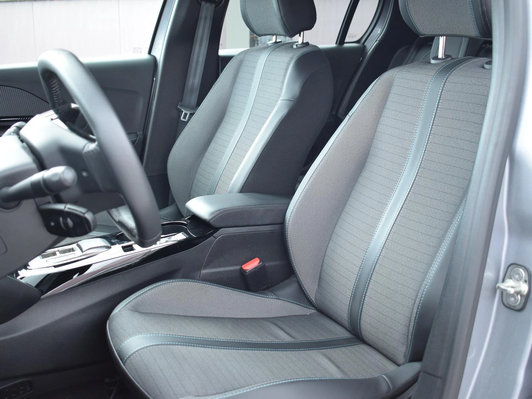 Hoofdafbeelding Peugeot e-208