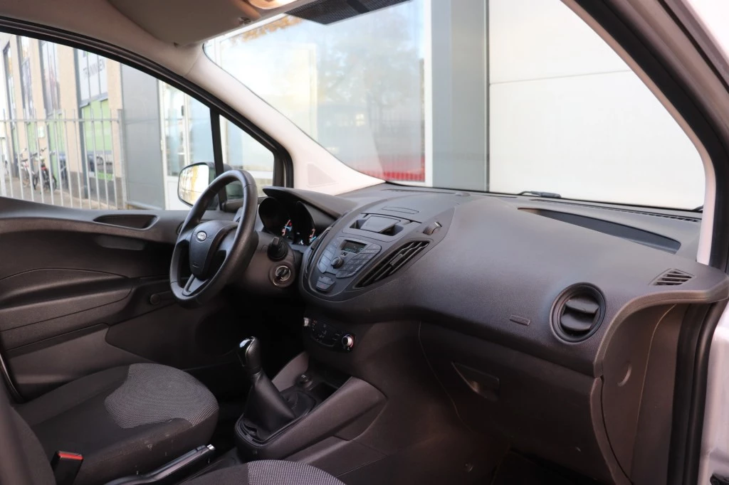 Hoofdafbeelding Ford Transit Courier