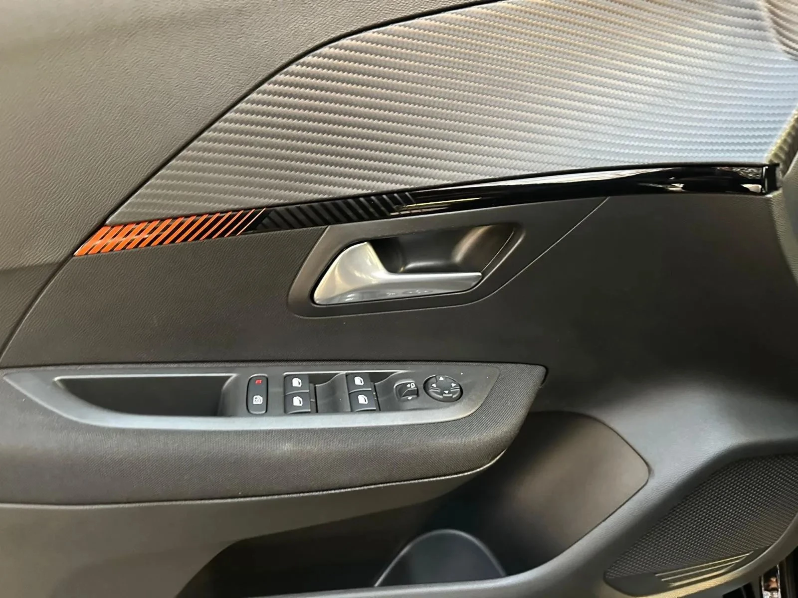 Hoofdafbeelding Peugeot e-208