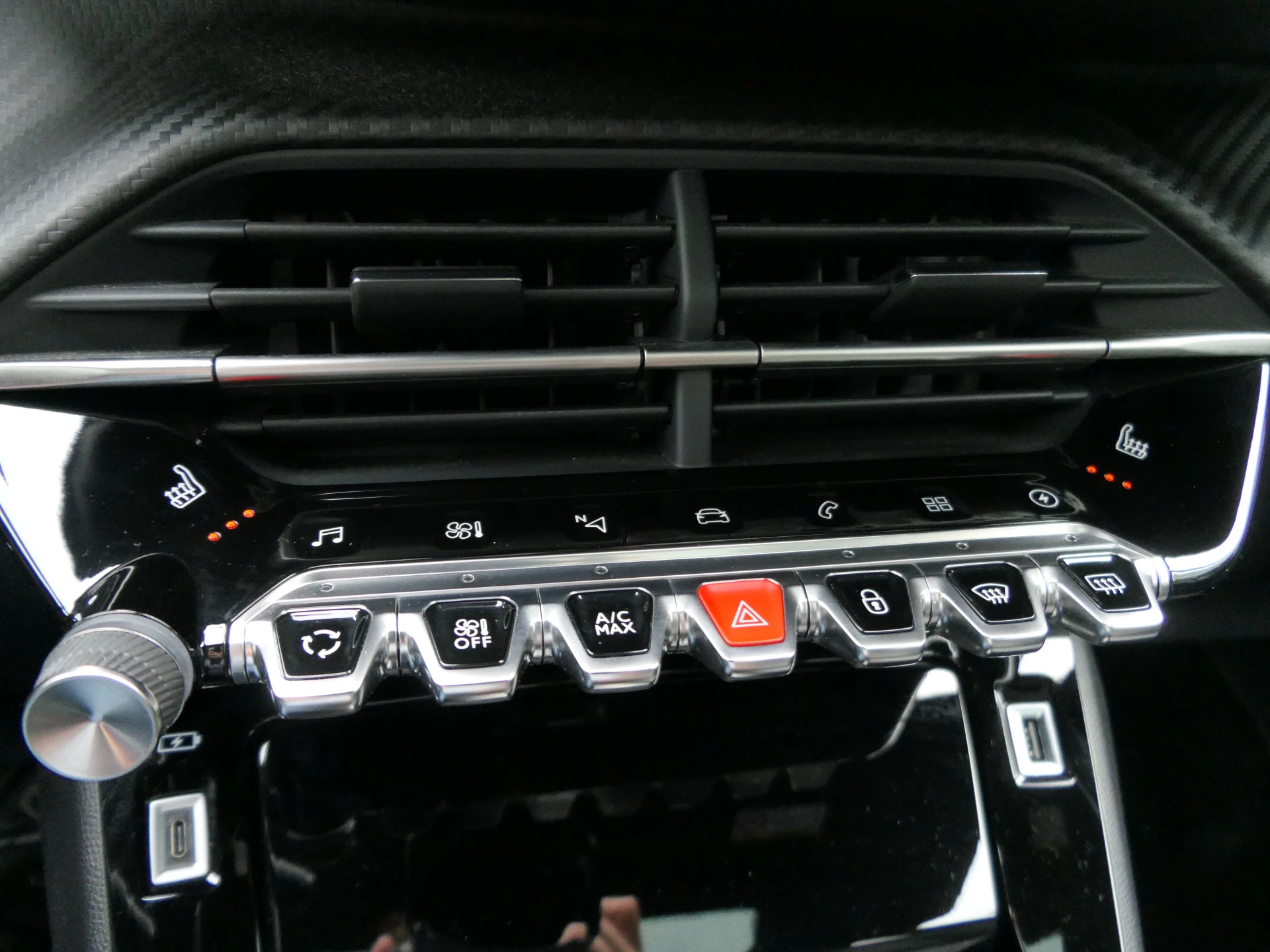 Hoofdafbeelding Peugeot e-2008