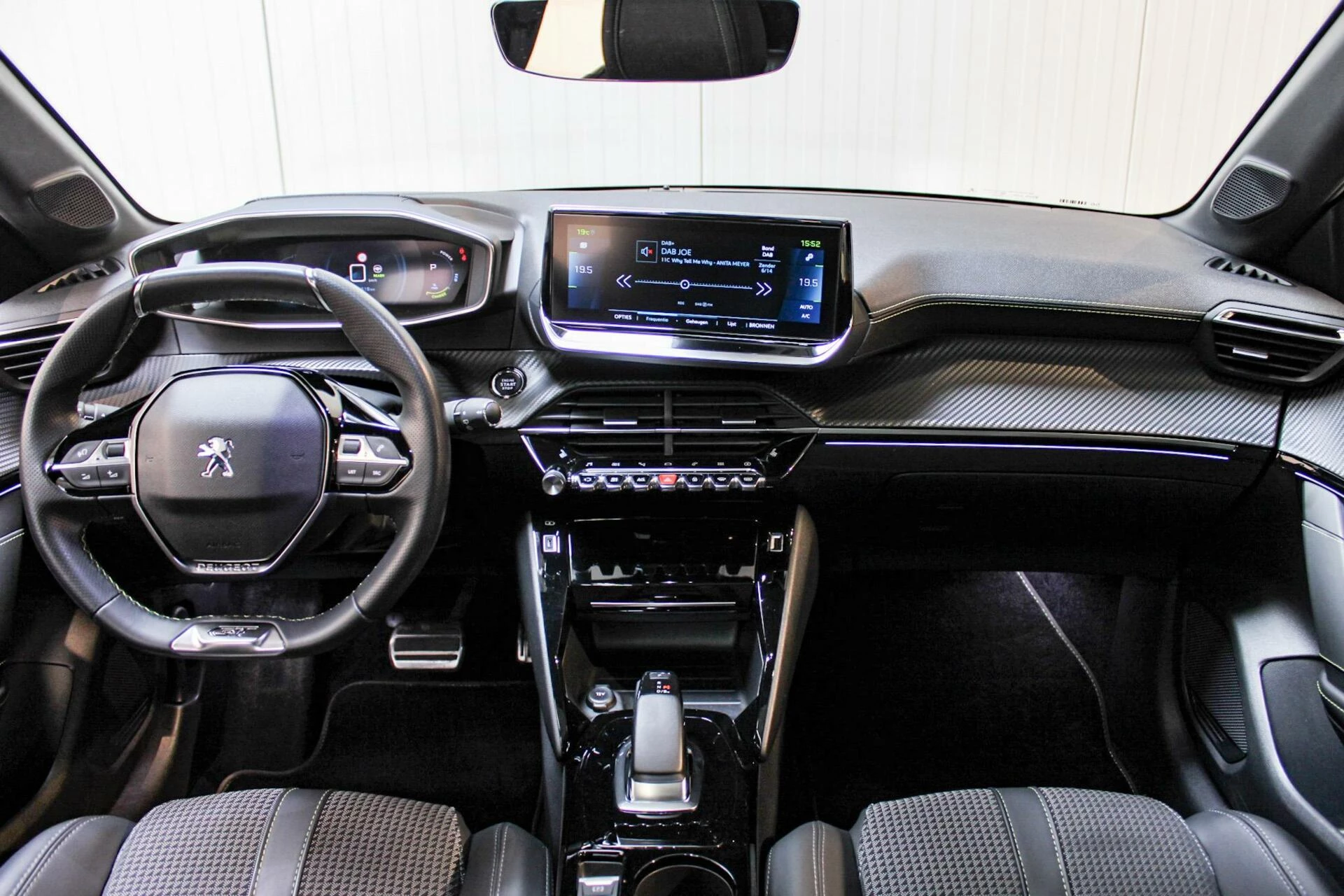 Hoofdafbeelding Peugeot e-208